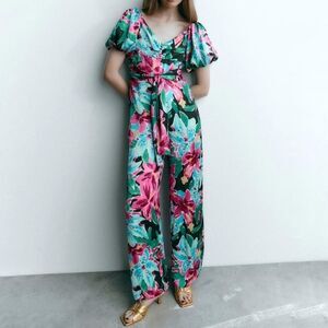 Zara Tropical Floral Print Jumpsuit Size XS‎